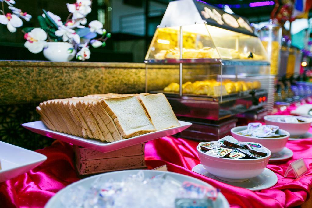 Kuta Station Hotel And Spa Бали Экстерьер фото