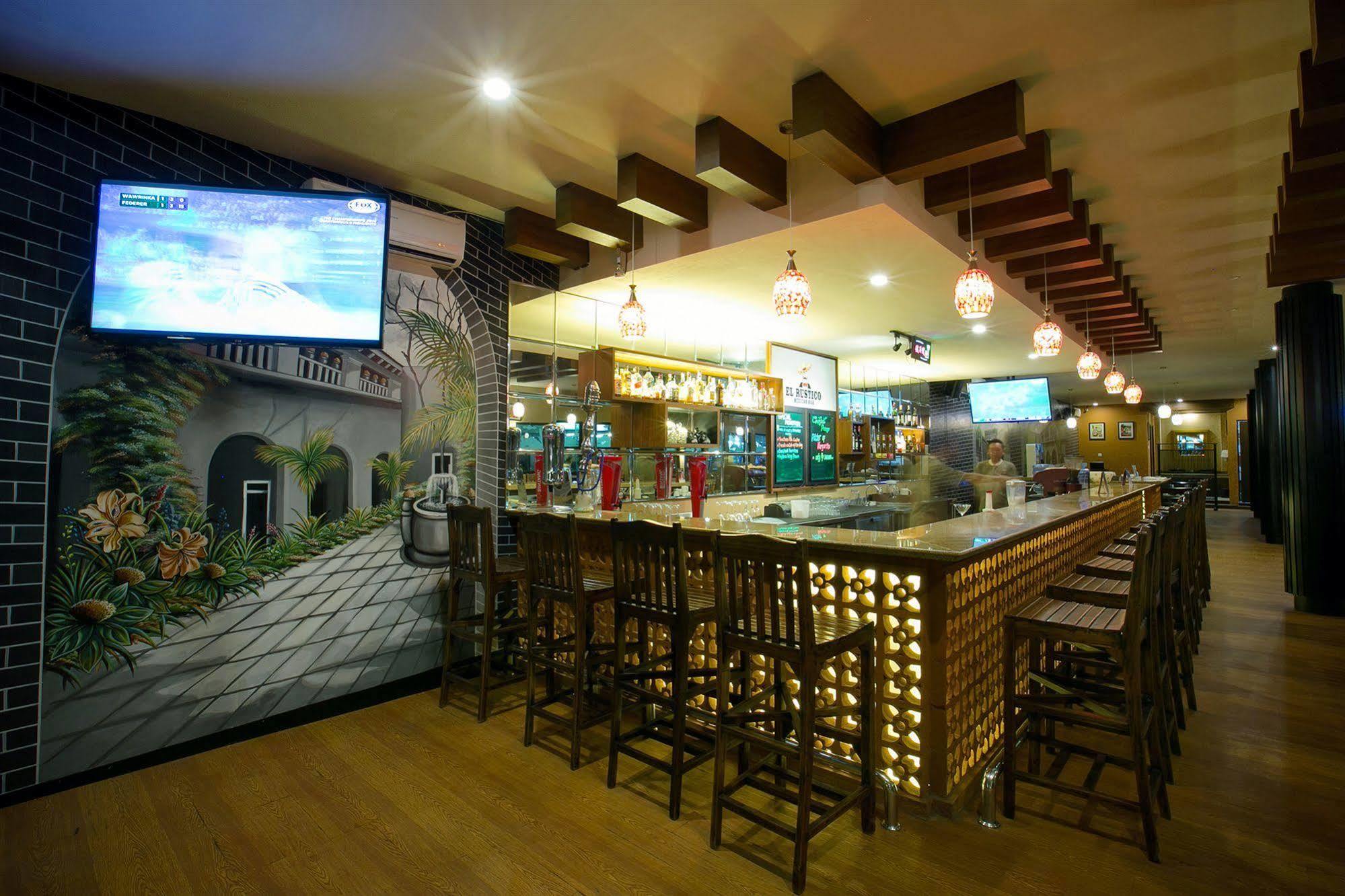 Kuta Station Hotel And Spa Бали Экстерьер фото