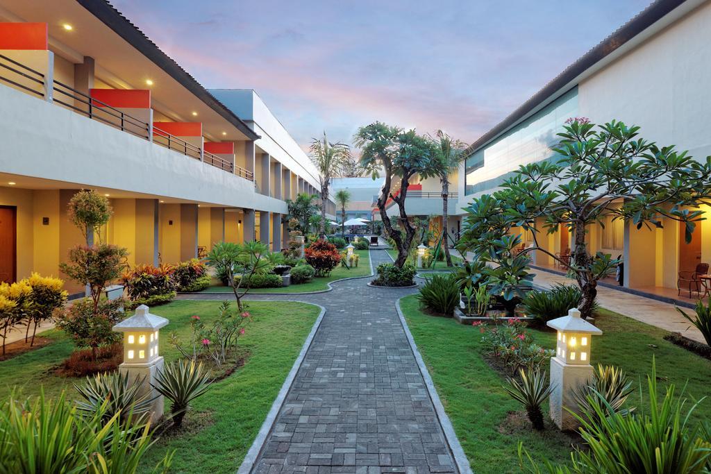Kuta Station Hotel And Spa Бали Экстерьер фото